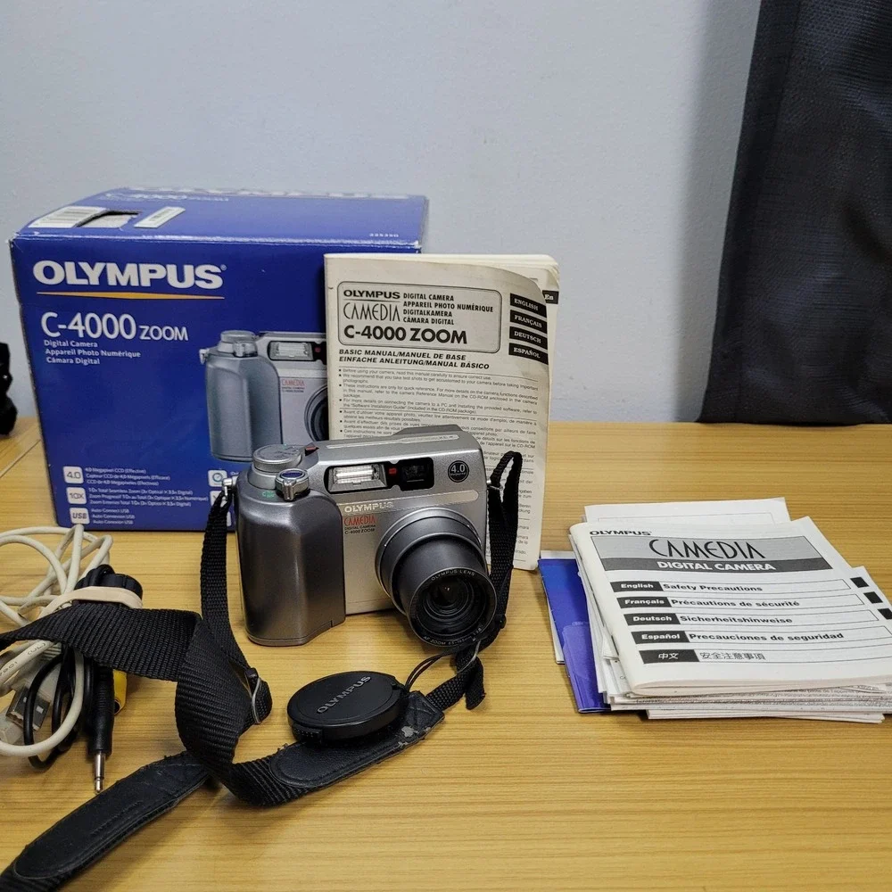 Olympus Camedia C-4000 Zoom 4MP Digital Camera Tested w/ Box Accessories
